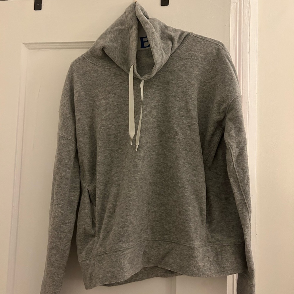 Lululemon EUC Gray Hooded Sweatshirt, so soft and cozy. Medium.